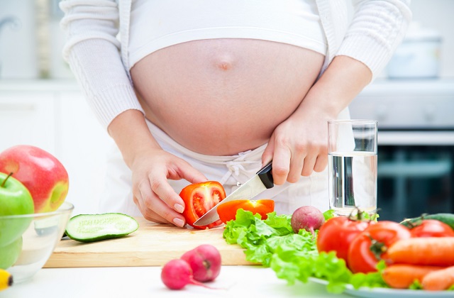  Suitability of tomato for expecting mother during pregnancy, health benefits, nutrition value as well as negative side effect of eating tomato during pregnancy